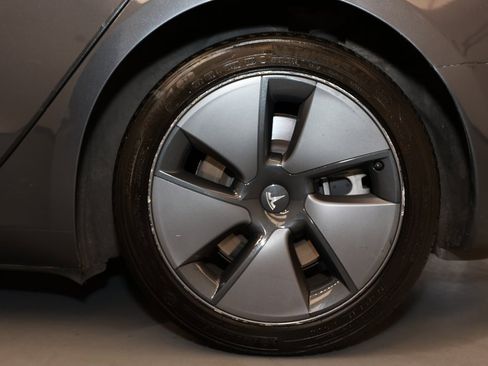 Used 2023 Tesla Model 3 Standard Range image 25