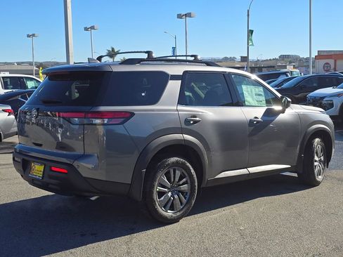 New 2026 Nissan Pathfinder SV image 8