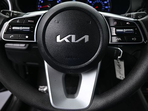 Used 2023 Kia Forte LXS w/ LXS Technology Package image 27