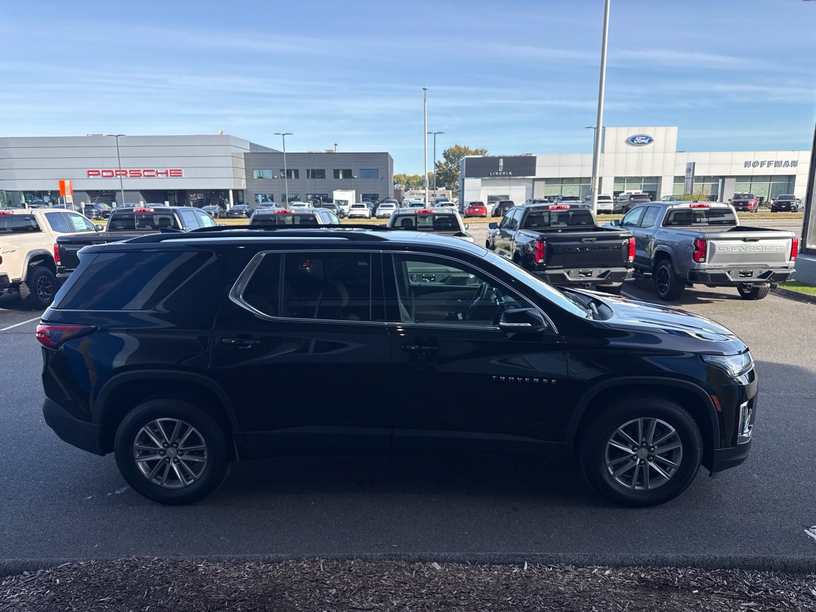 Used 2023 Chevrolet Traverse LT w/ LPO, Cargo Package AWD/4WD image 5