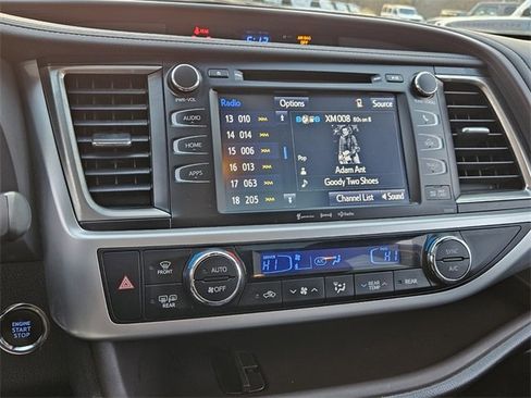 Used 2019 Toyota Highlander XLE image 22