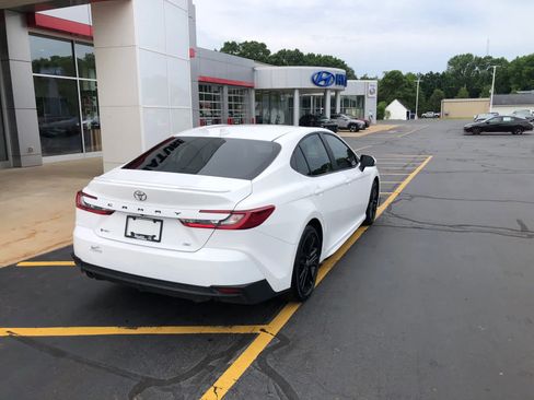 Certified 2025 Toyota Camry SE image 3