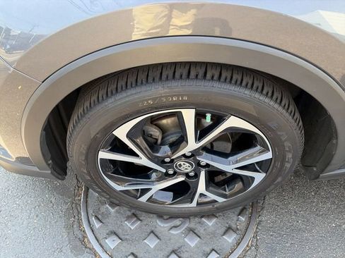 Used 2019 Toyota C-HR XLE FWD image 10
