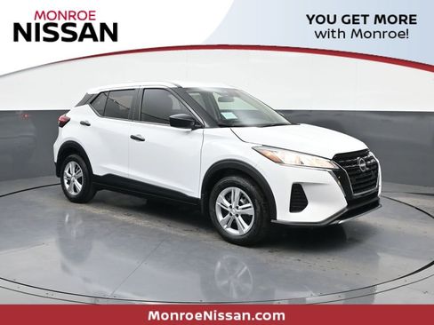 New 2025 Nissan Kicks Play S image 1