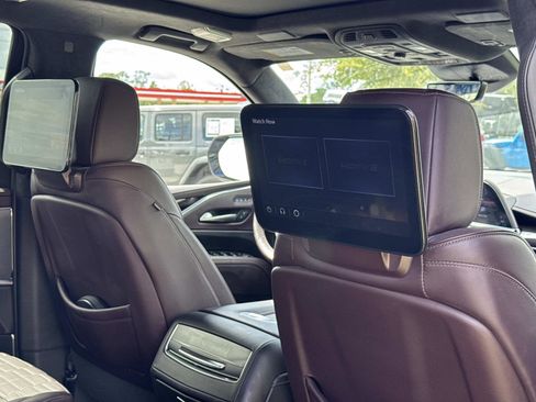Certified 2024 Cadillac Escalade Sport Platinum w/ Heavy-Duty Trailer Package AWD/4WD image 27