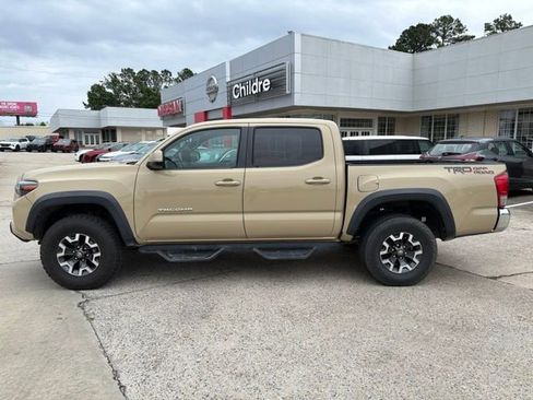 Used 2017 Toyota Tacoma TRD Off-Road w/ Tow Package RWD image 1
