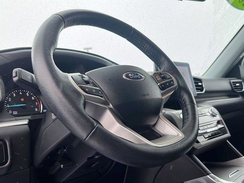 Used 2020 Ford Explorer Platinum w/ Premium Technology Package image 14