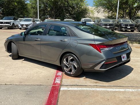 Used 2025 Hyundai Elantra SEL image 7