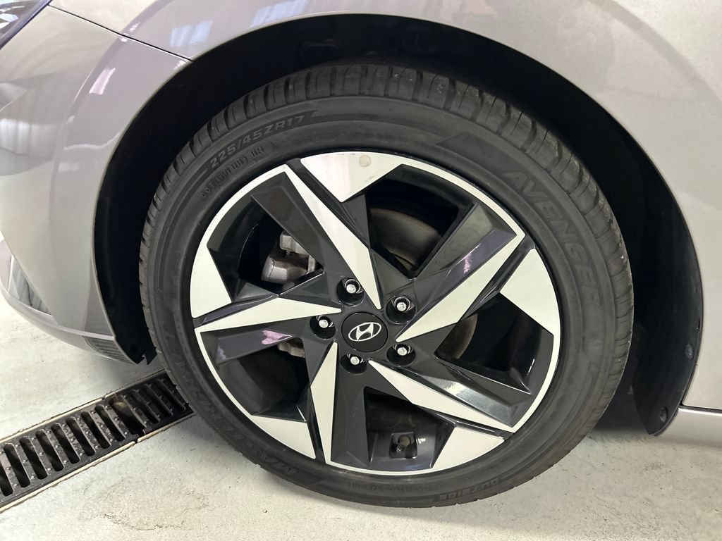 Used 2022 Hyundai Elantra Limited FWD image 9