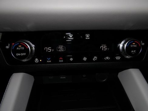 New 2025 Mitsubishi Outlander SEL image 24