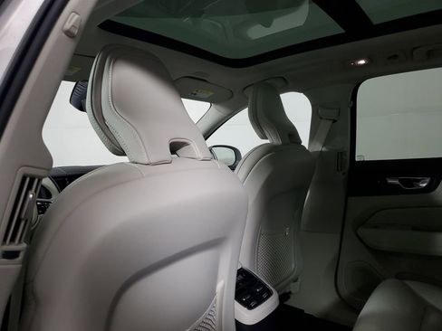 Certified 2022 Volvo XC60 B5 Inscription image 16