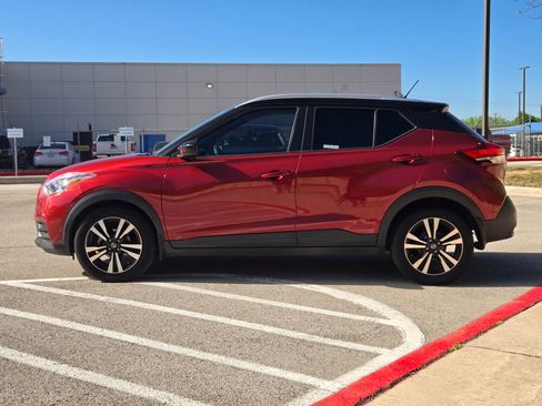 Used 2019 Nissan Kicks SV image 6