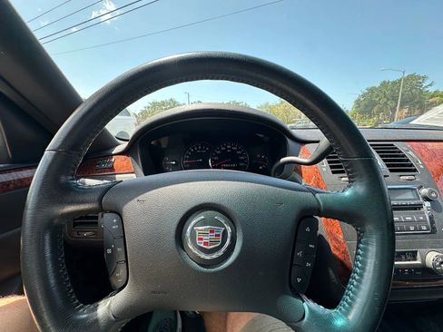 Used 2006 Cadillac DTS w/ Trunk Convenience Package image 13