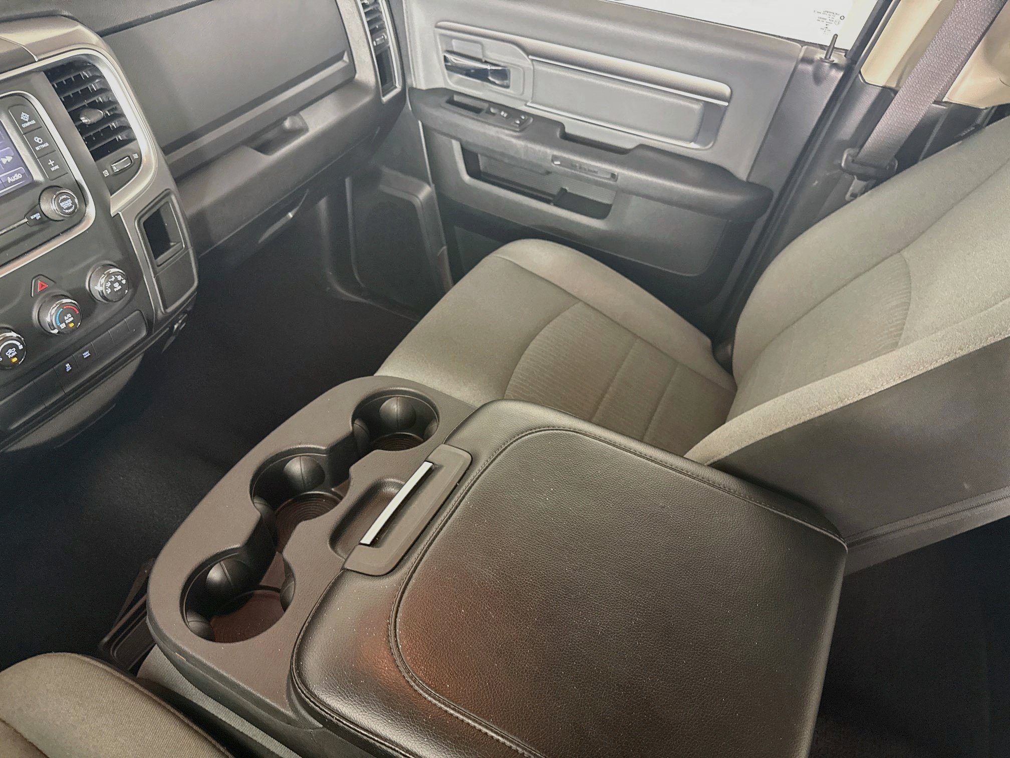 Used 2022 RAM 1500 Classic SLT RWD image 26