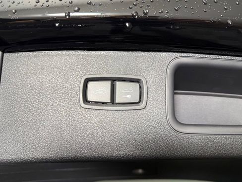 Certified 2025 Porsche Macan S image 18