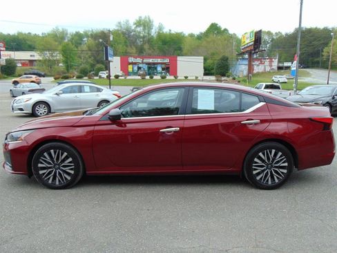Used 2024 Nissan Altima 2.5 SV FWD image 8