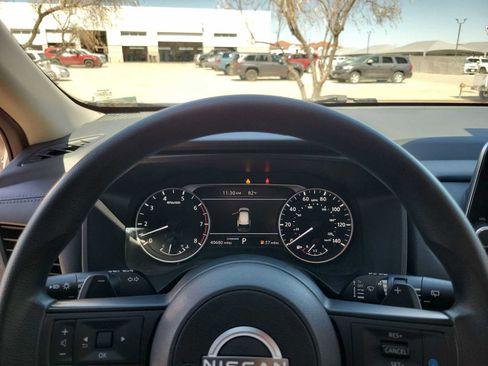 Used 2024 Nissan Rogue SV FWD image 22