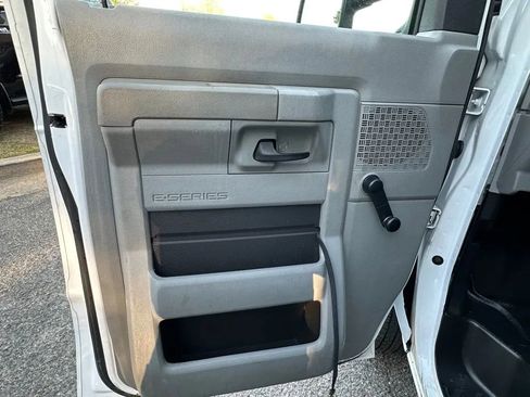 Used 2015 Ford E-350 and Econoline 350 Super Duty image 12