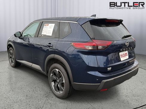 Used 2024 Nissan Rogue SV FWD image 4