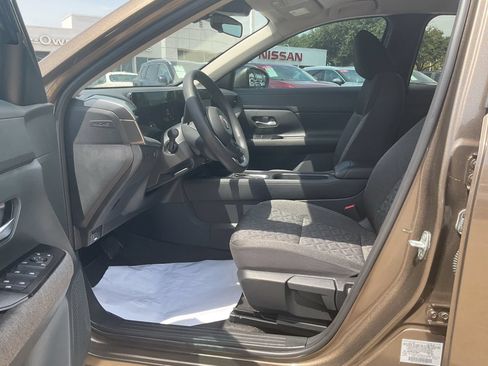 Used 2025 Nissan Kicks SV FWD image 8