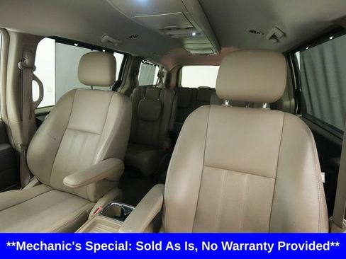 Used 2012 Chrysler Town & Country Touring-L w/ Driver Convenience Group FWD image 14