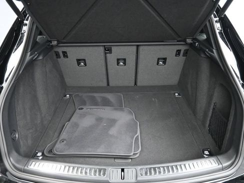 Certified 2026 Porsche Macan AWD/4WD image 28