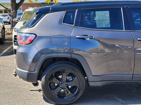 Used 2018 Jeep Compass Latitude w/ Popular Equipment Group image 5