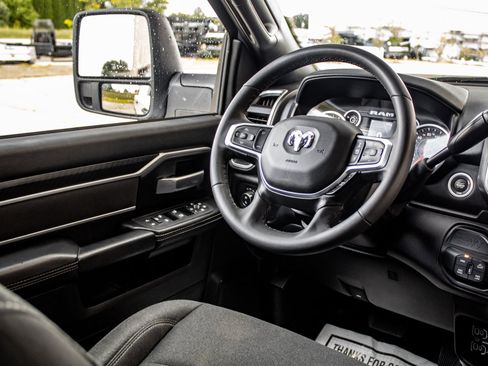 Used 2025 RAM 2500 Big Horn AWD/4WD image 40