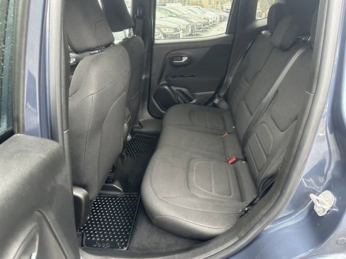 Used 2021 Jeep Renegade Latitude w/ Convenience Group AWD/4WD image 12