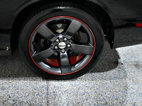 Used 2013 Dodge Challenger SXT image 36