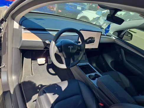 Used 2024 Tesla Model Y Performance image 7