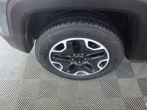 Used 2015 Jeep Renegade Trailhawk w/ Premium Leather Group AWD/4WD image 33