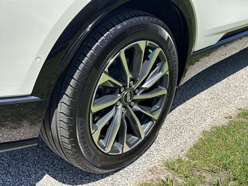 Used 2024 Cadillac Lyriq Sport RWD image 8