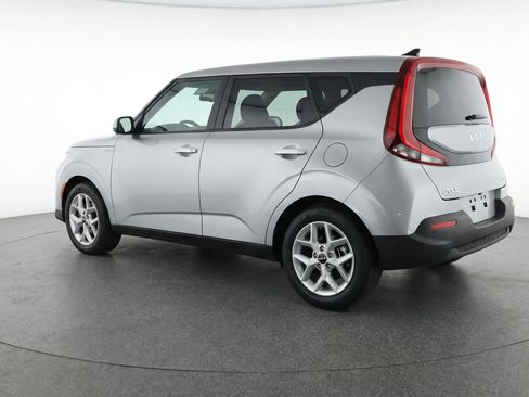 Used 2025 Kia Soul LX w/ LX Technology Package FWD image 6