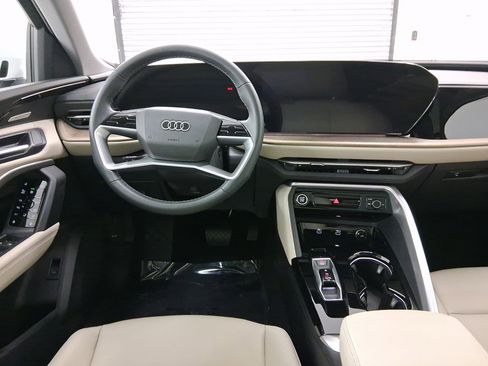 Used 2025 Audi Q5 Premium Plus w/ Premium Plus image 4