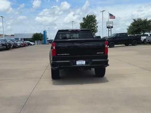Used 2022 Chevrolet Silverado 1500 ZR2 w/ Technology Package AWD/4WD image 7