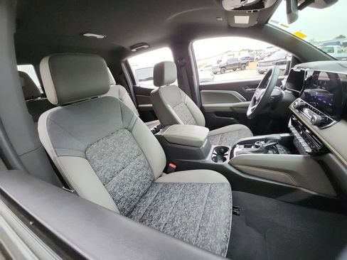 Used 2024 Chevrolet Colorado ZR2 w/ Technology Package image 31