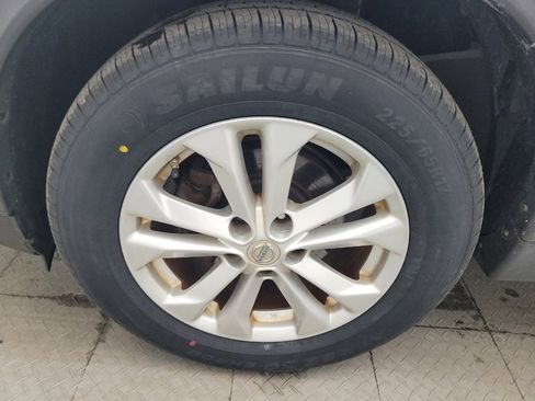 Used 2014 Nissan Rogue SV image 31