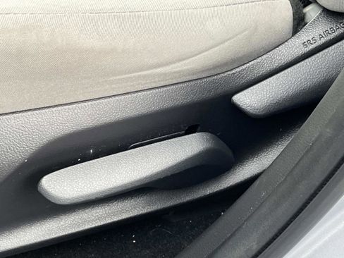 Used 2019 Toyota RAV4 XLE w/ Phone Cable & Charge Package image 29