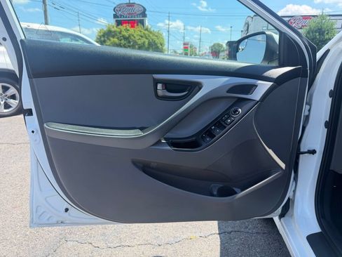 Used 2014 Hyundai Elantra SE FWD image 9