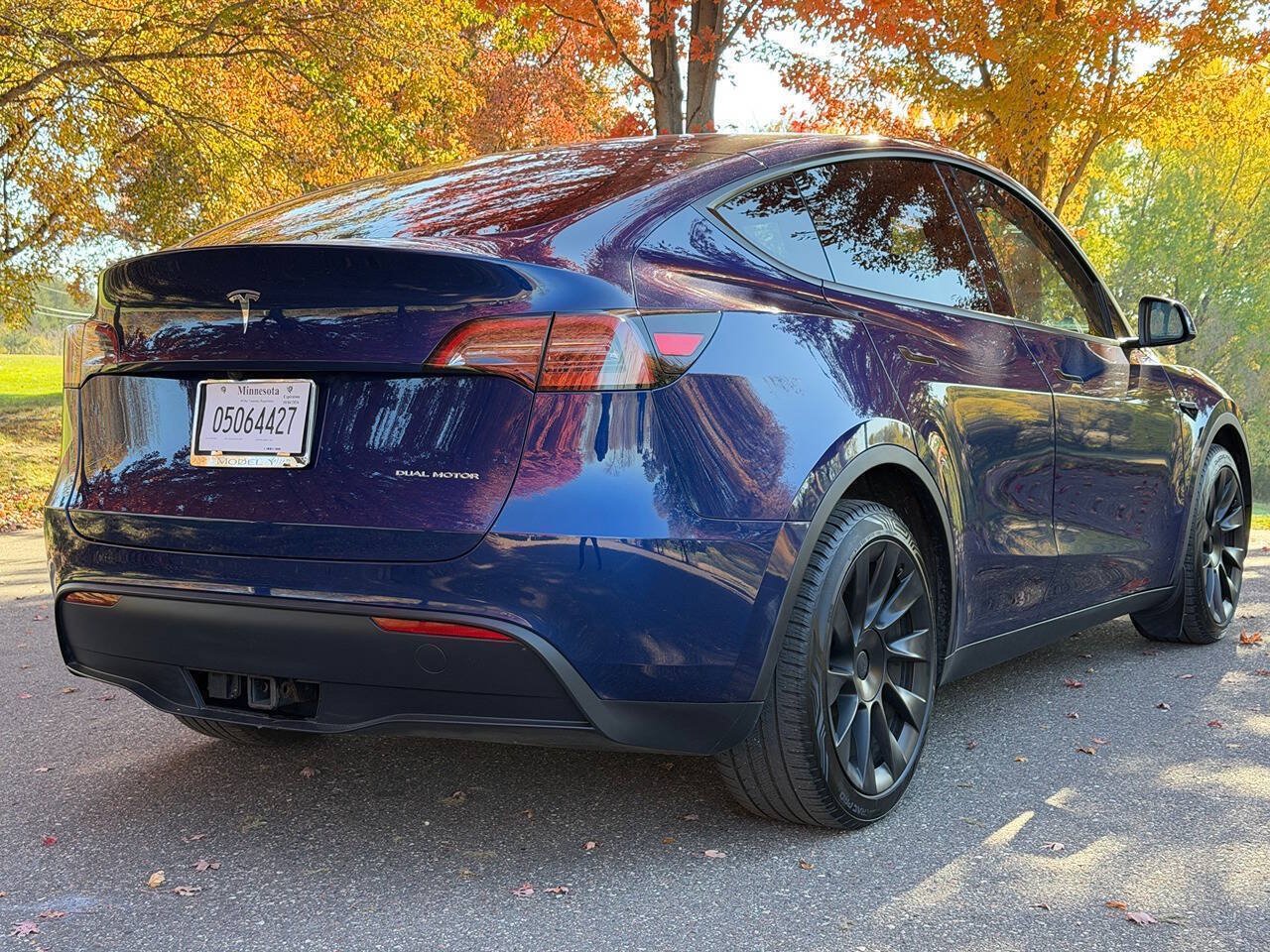 Used 2024 Tesla Model Y Long Range AWD/4WD image 4