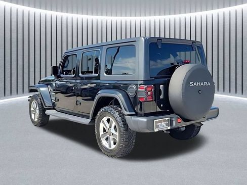 Used 2018 Jeep Wrangler Unlimited Sahara w/ LED Lighting Group AWD/4WD image 4