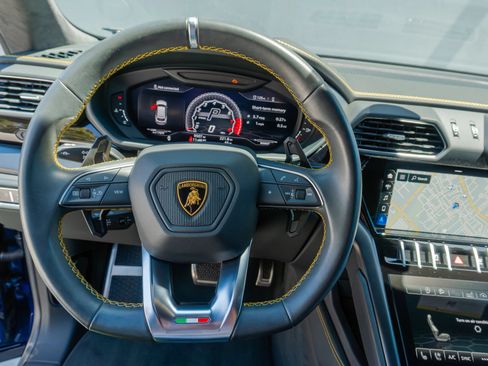 Used 2021 Lamborghini Urus AWD/4WD image 61