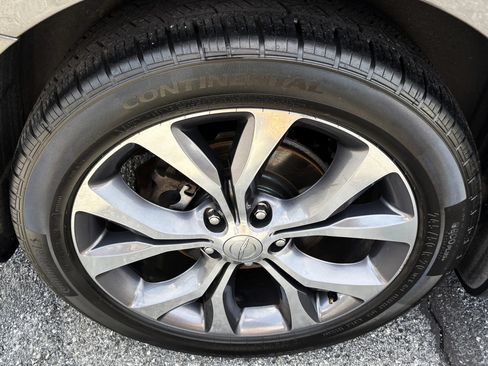 Used 2018 Chrysler Pacifica Limited w/ Advanced Safetytec Group FWD image 8