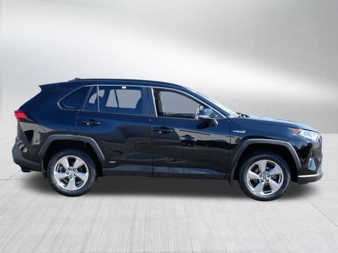 Used 2021 Toyota RAV4 XLE Premium image 8