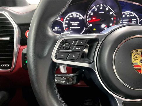 Used 2021 Porsche Cayenne image 22