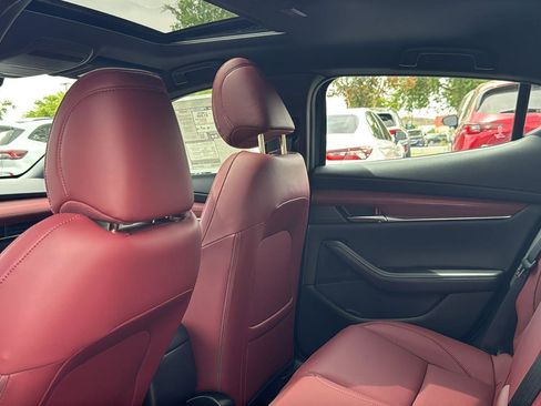 New 2026 MAZDA MAZDA3 Hatchback w/Premium Plus Pkg image 25