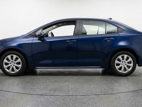 Used 2025 Toyota Corolla LE FWD image 5