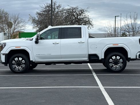 New 2026 GMC Sierra 2500 Denali w/ Denali Reserve Package image 8