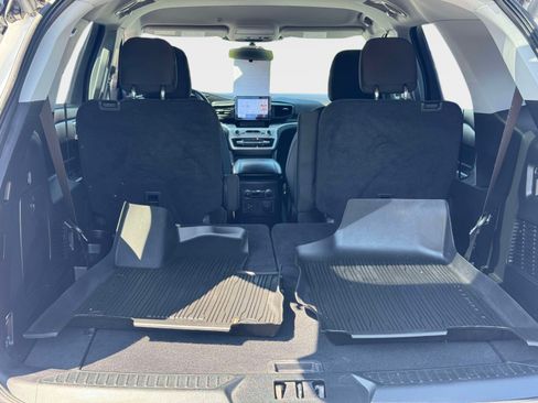 Used 2022 Ford Explorer XLT AWD/4WD image 12
